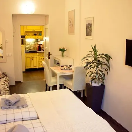 Balcony King 12 Min From Charles Bridge * Praga