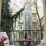 Balcony King 12 Min From Charles Bridge Διαμέρισμα
