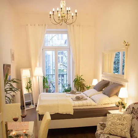 Appartamento Balcony King 12 Min From Charles Bridge