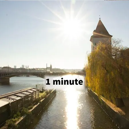 Balcony King 12 Min From Charles Bridge Appartamento