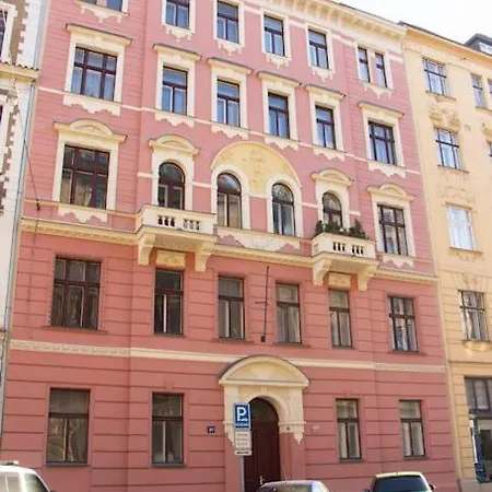 Apartment Balcony King 12 Min From Charles Bridge