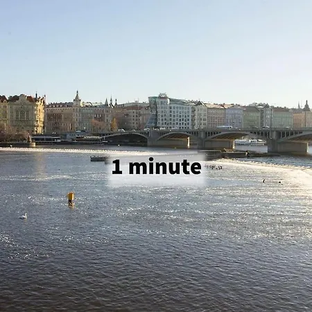 Balcony King 12 Min From Charles Bridge アパート *